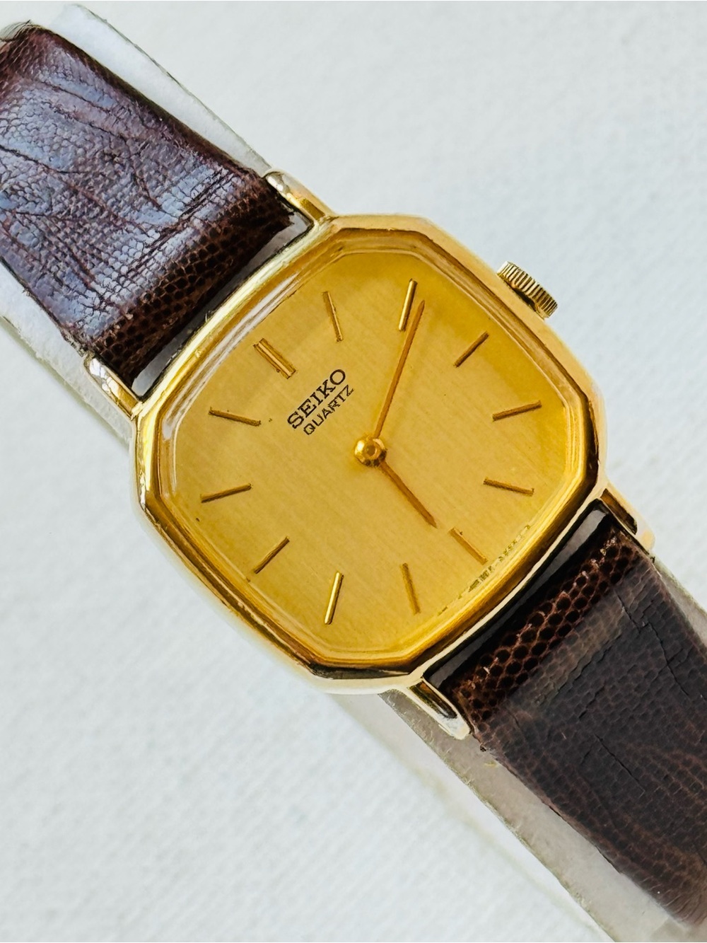 Vintage Seiko Women's Elegant Cut Corner Tank Watch Gold Brown Lizard 5420-5420